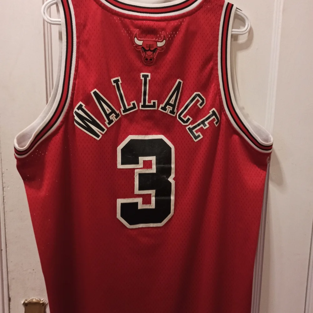 Adidas NBA Chicago bulls jersey. Size large - Picture 6 of 10